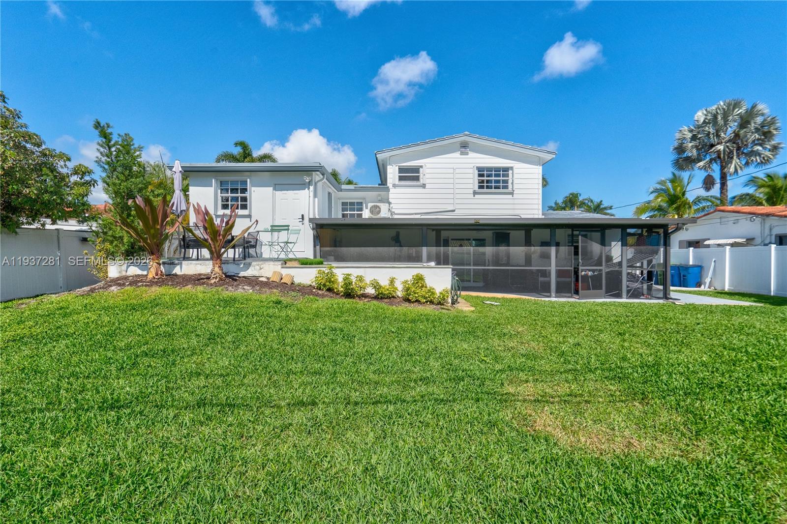 1016 NE 4th Ct, Hallandale Beach FL 33009