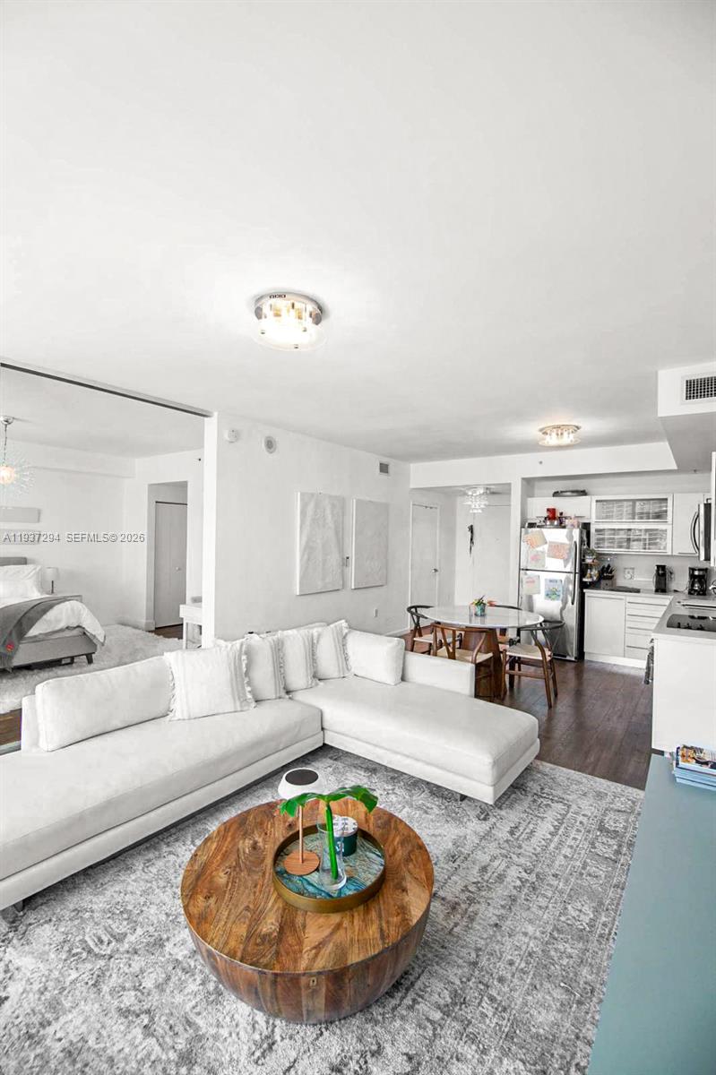 90 SW 3rd St #2703, Miami FL 33130