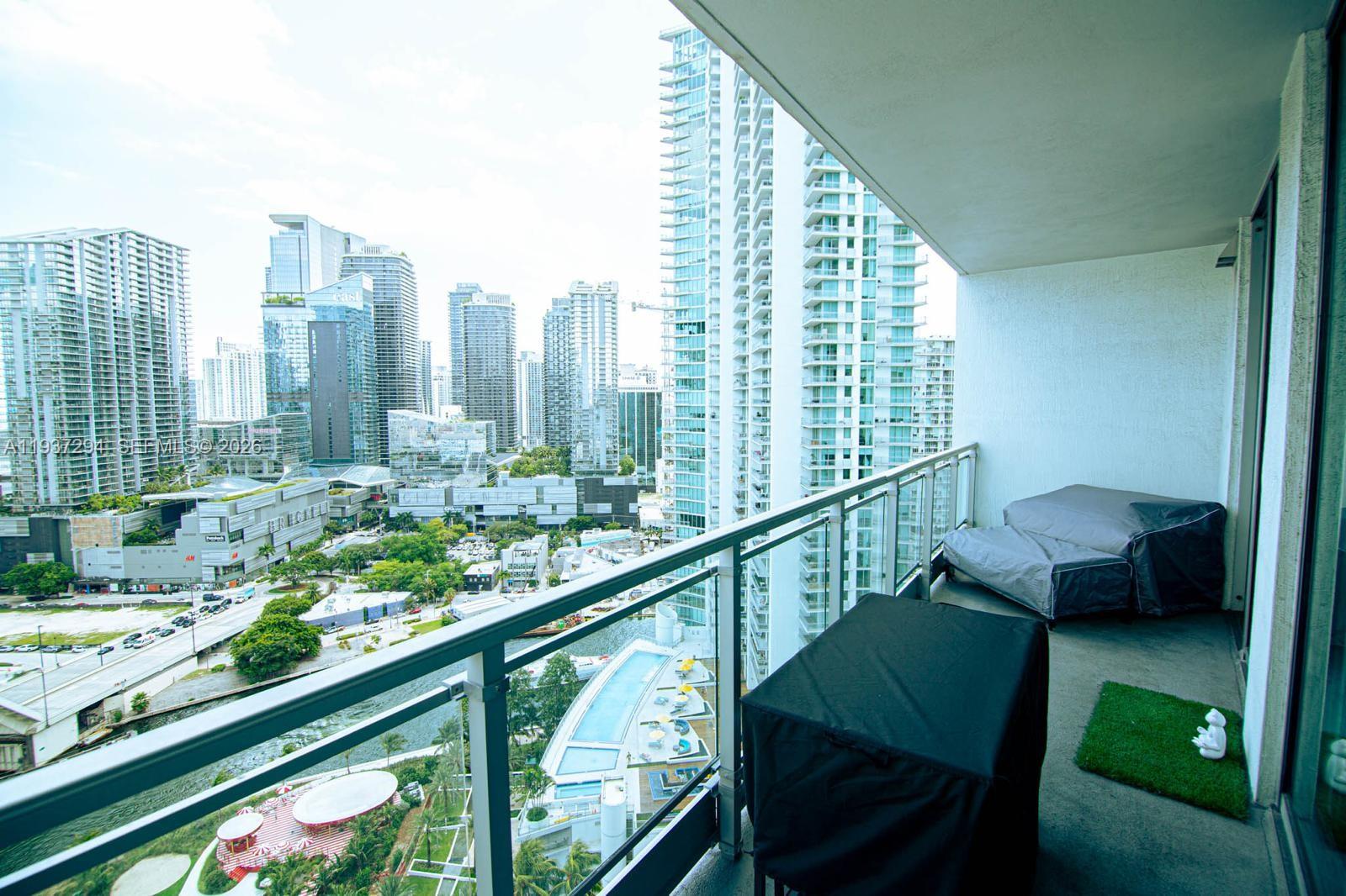 90 SW 3rd St #2703, Miami FL 33130