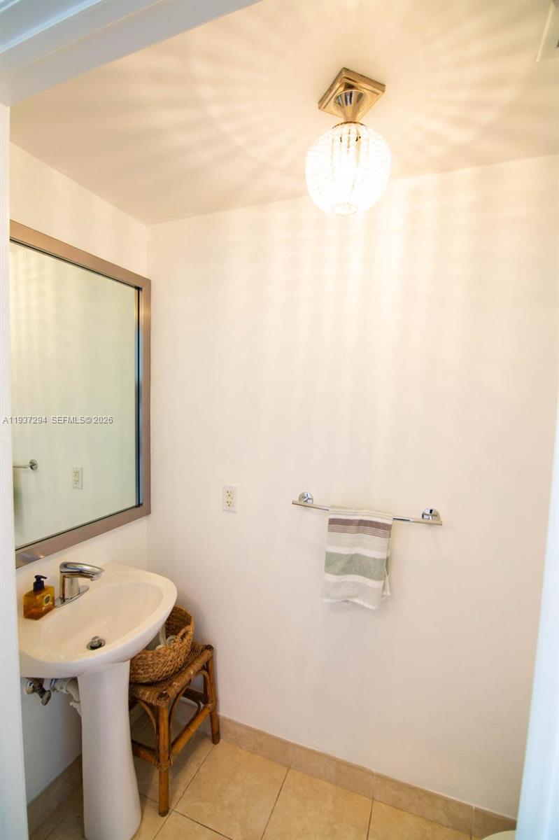 90 SW 3rd St #2703, Miami FL 33130