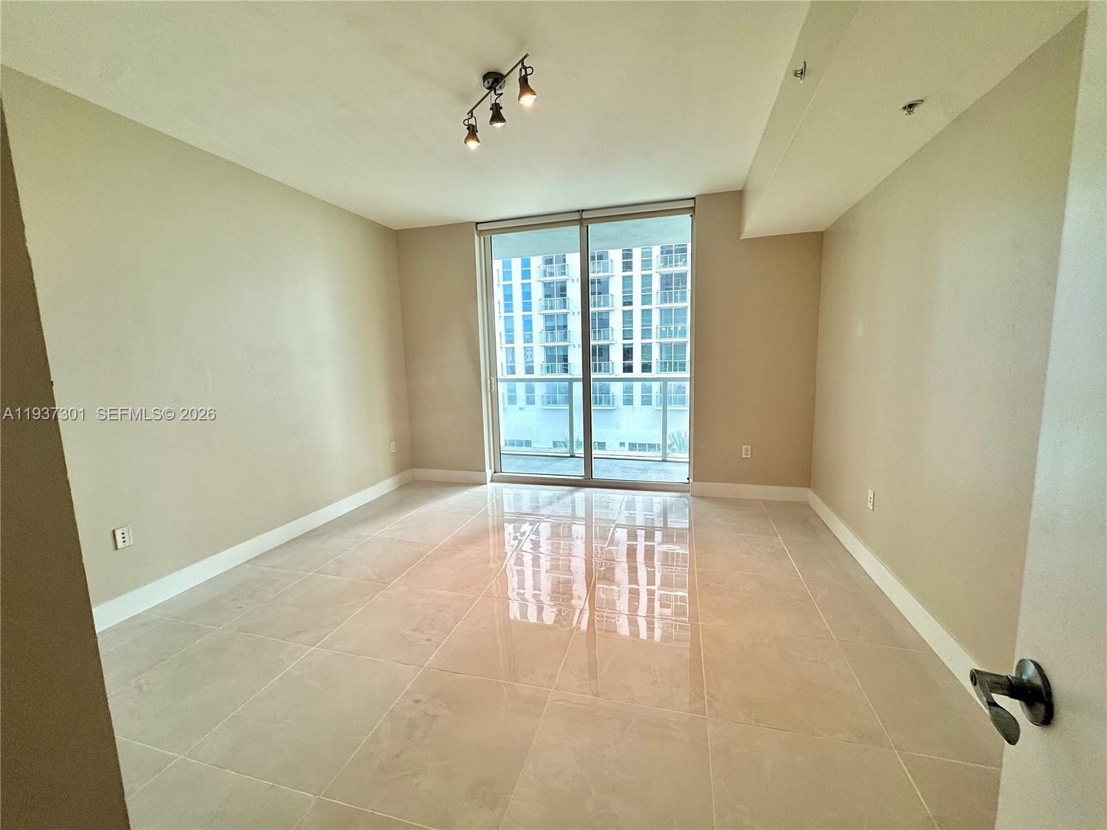 253 NE 2nd St #1504, Miami FL 33132