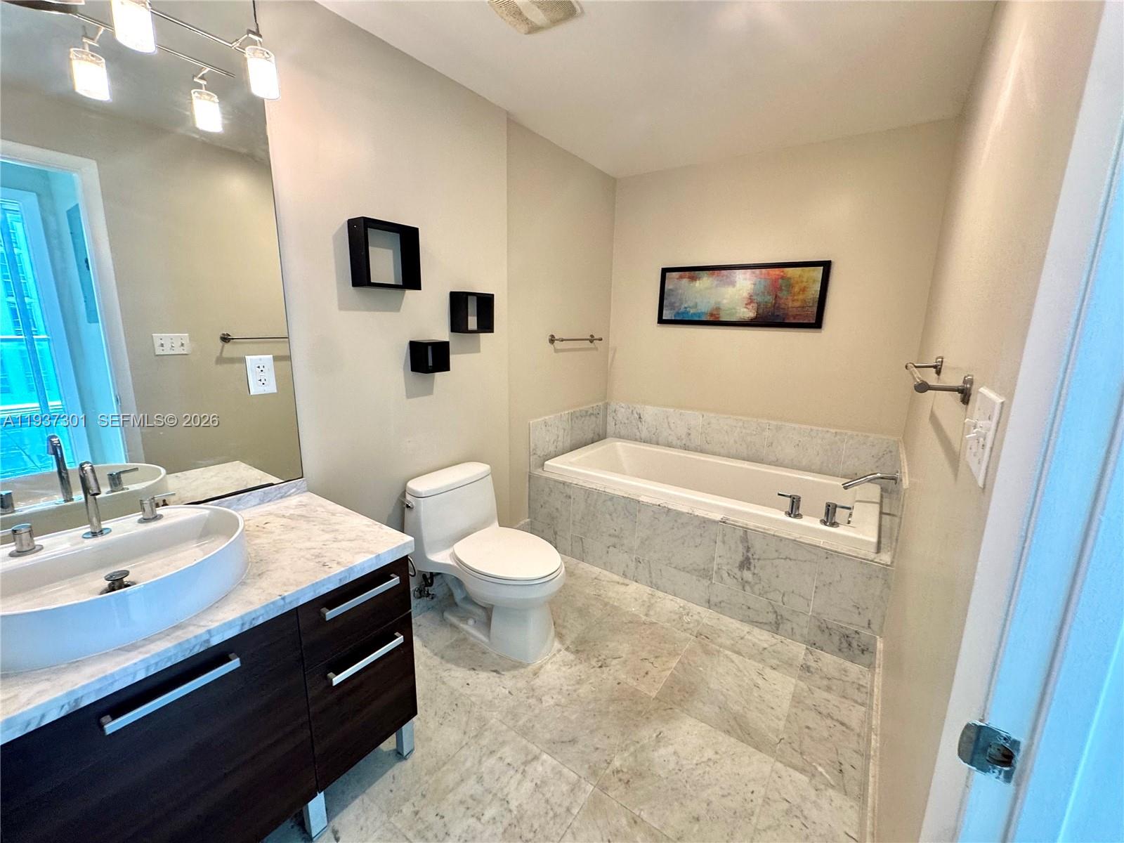 253 NE 2nd St #1504, Miami FL 33132