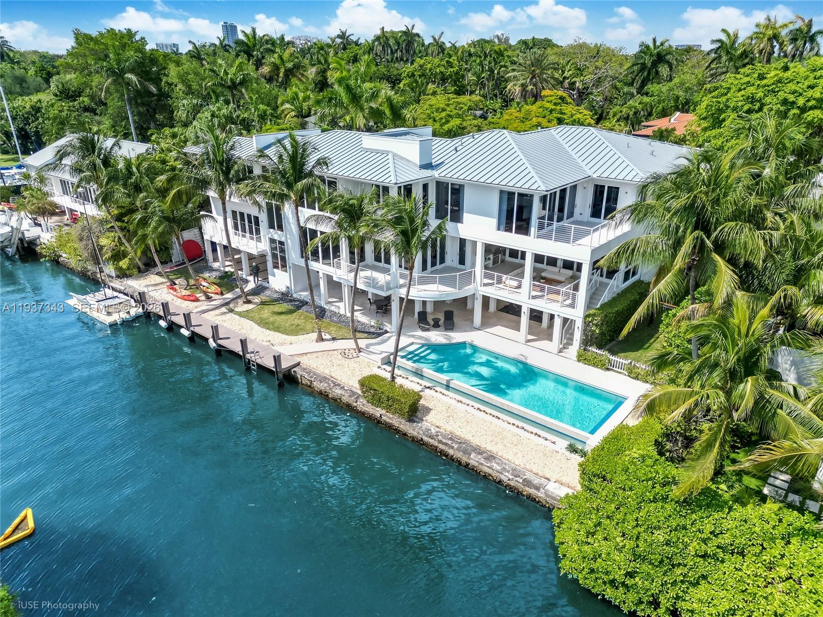 3835 Carole Ct, Miami FL 33133