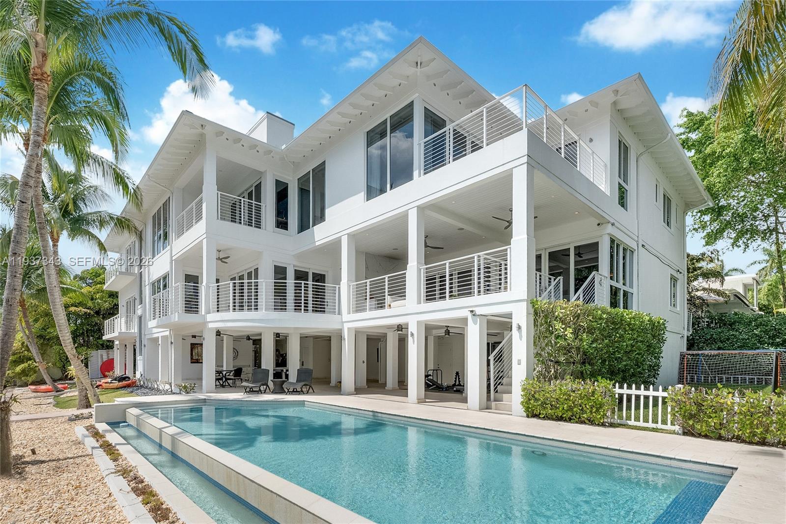 3835 Carole Ct, Miami FL 33133