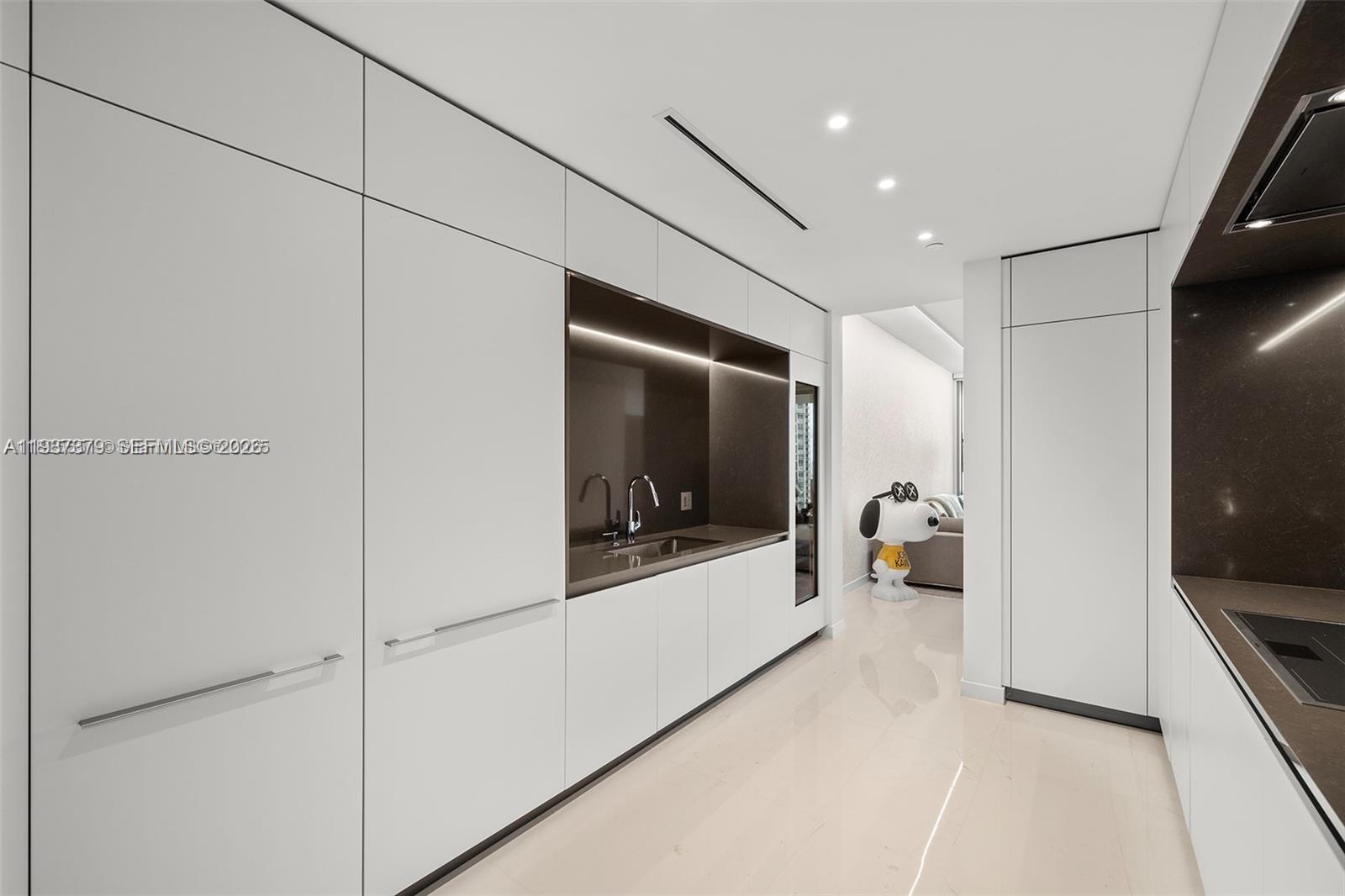 300 Biscayne Blvd Way #2703, Miami FL 33131