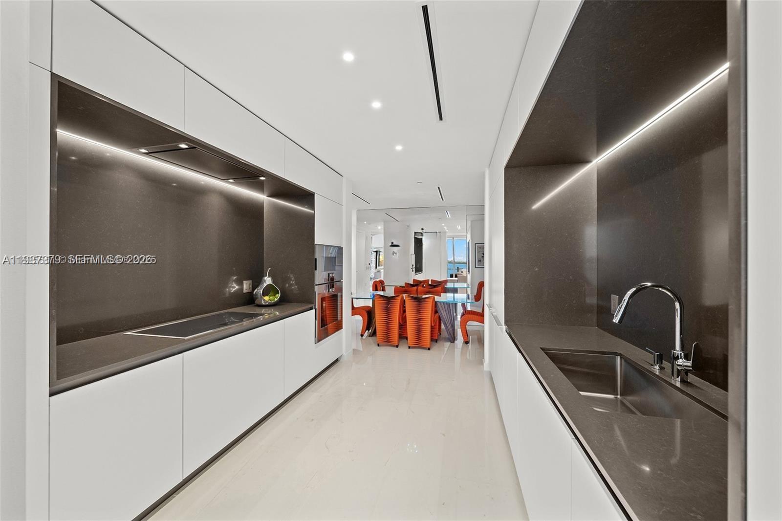300 Biscayne Blvd Way #2703, Miami FL 33131