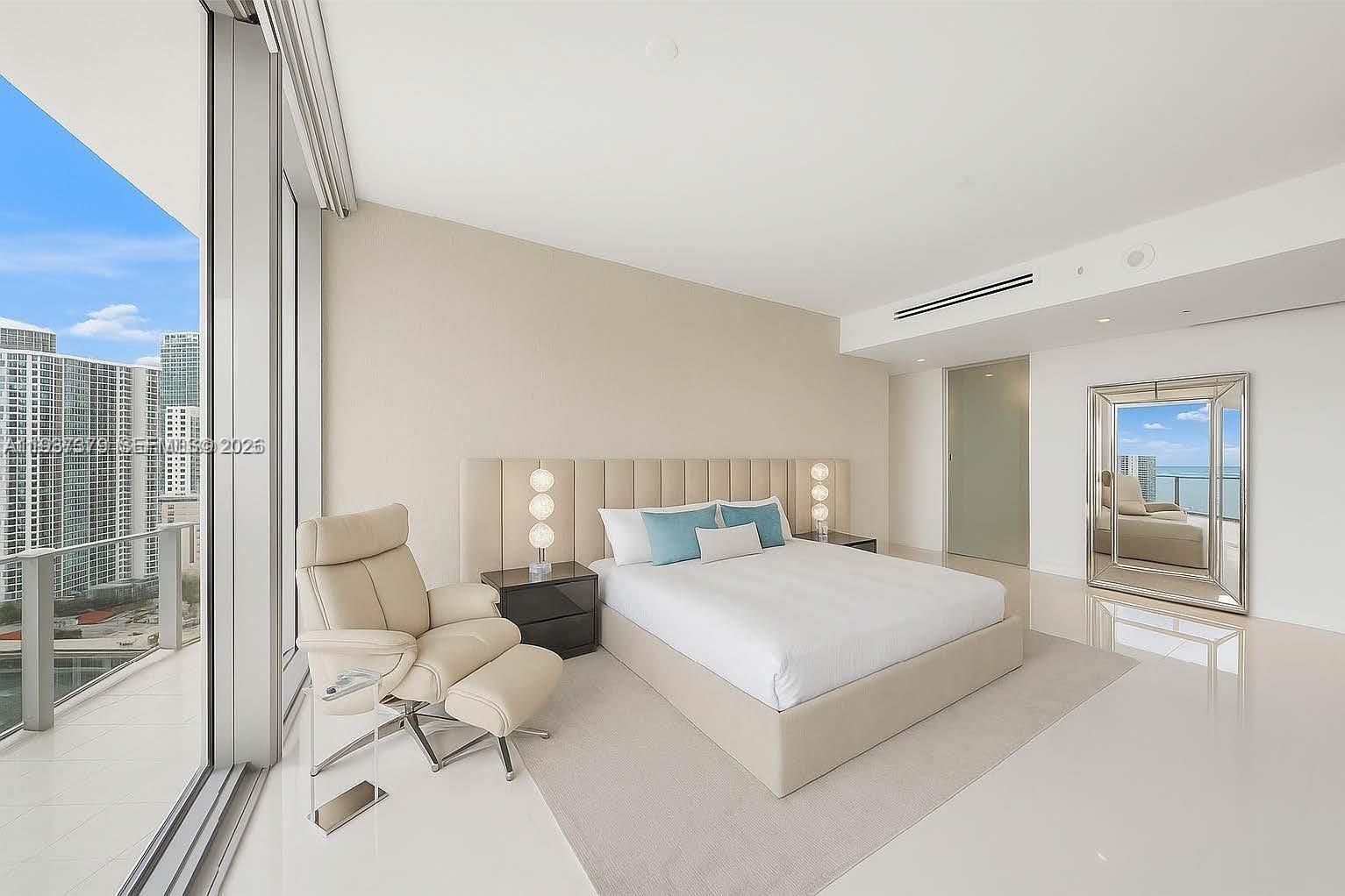 300 Biscayne Blvd Way #2703, Miami FL 33131
