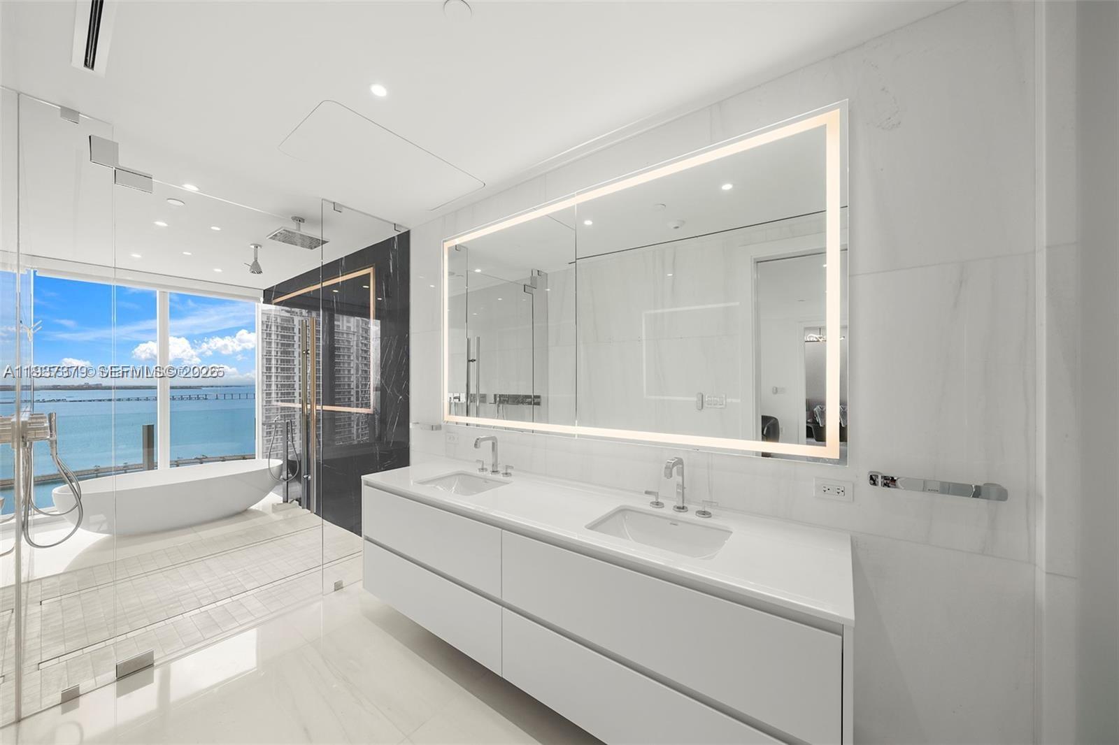 300 Biscayne Blvd Way #2703, Miami FL 33131