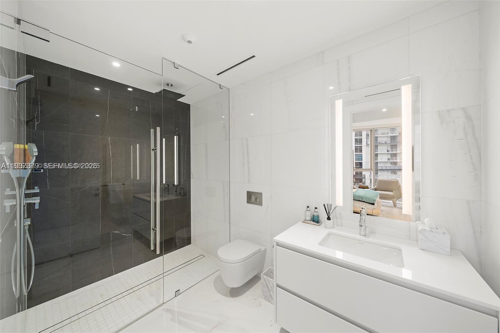 300 Biscayne Blvd Way #2703, Miami FL 33131