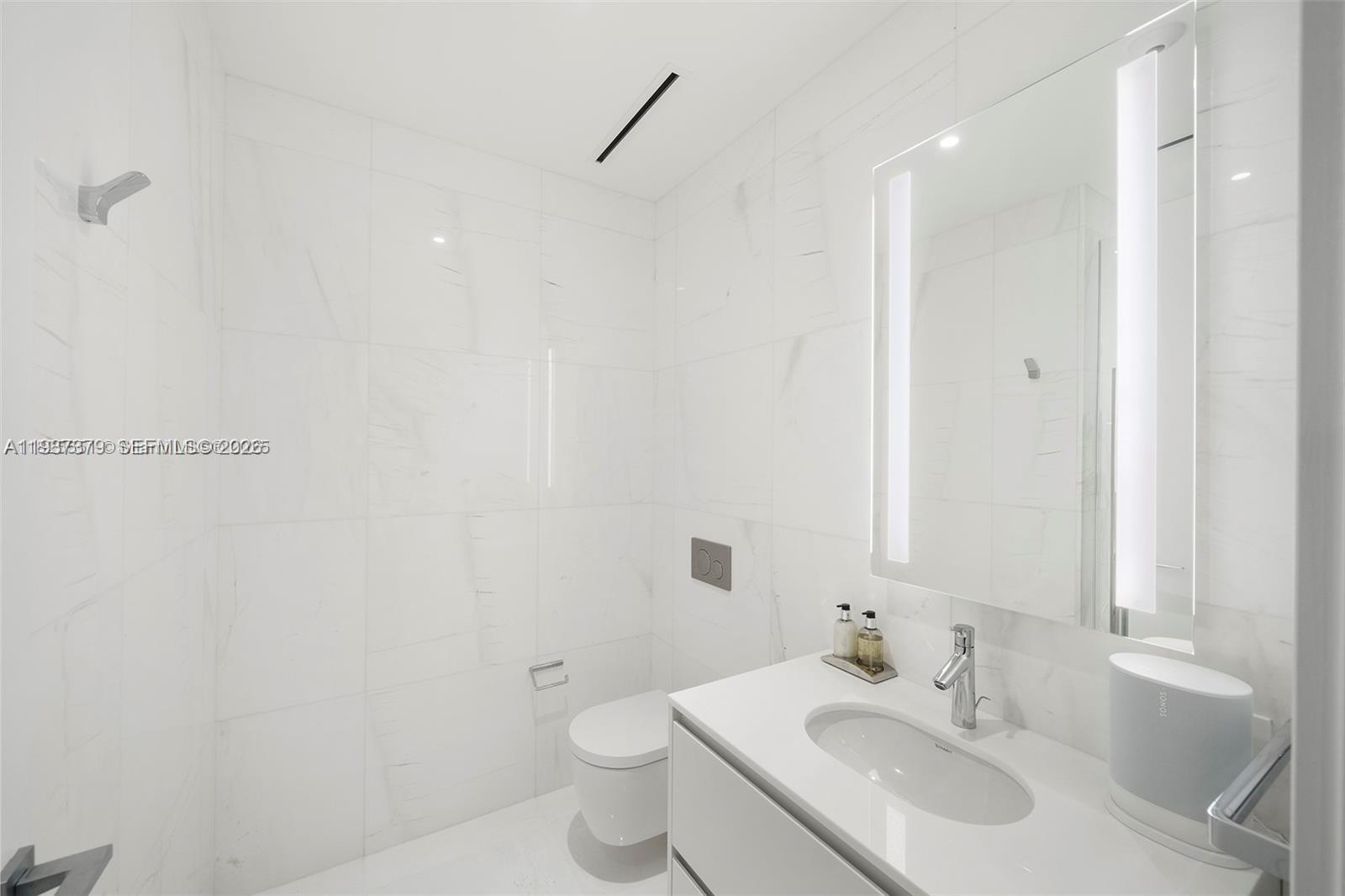 300 Biscayne Blvd Way #2703, Miami FL 33131