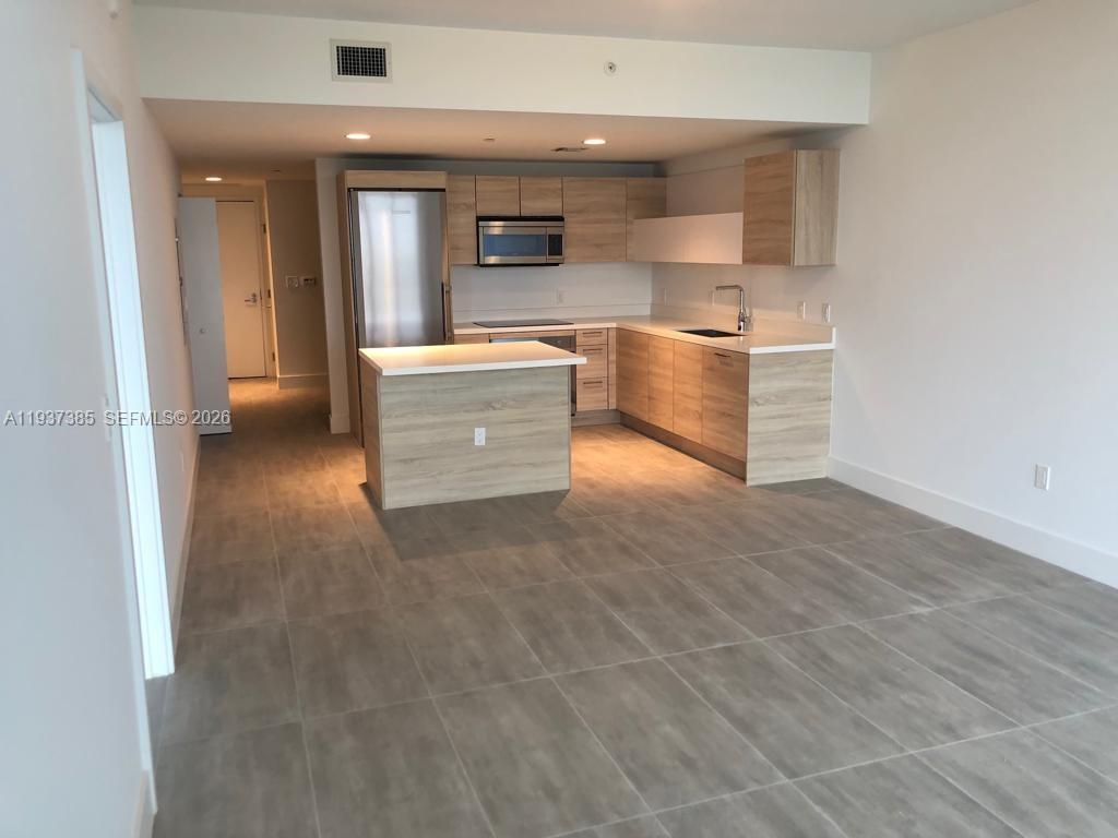 16385 BISCAYNE BLVD #1005, North Miami Beach FL 33160