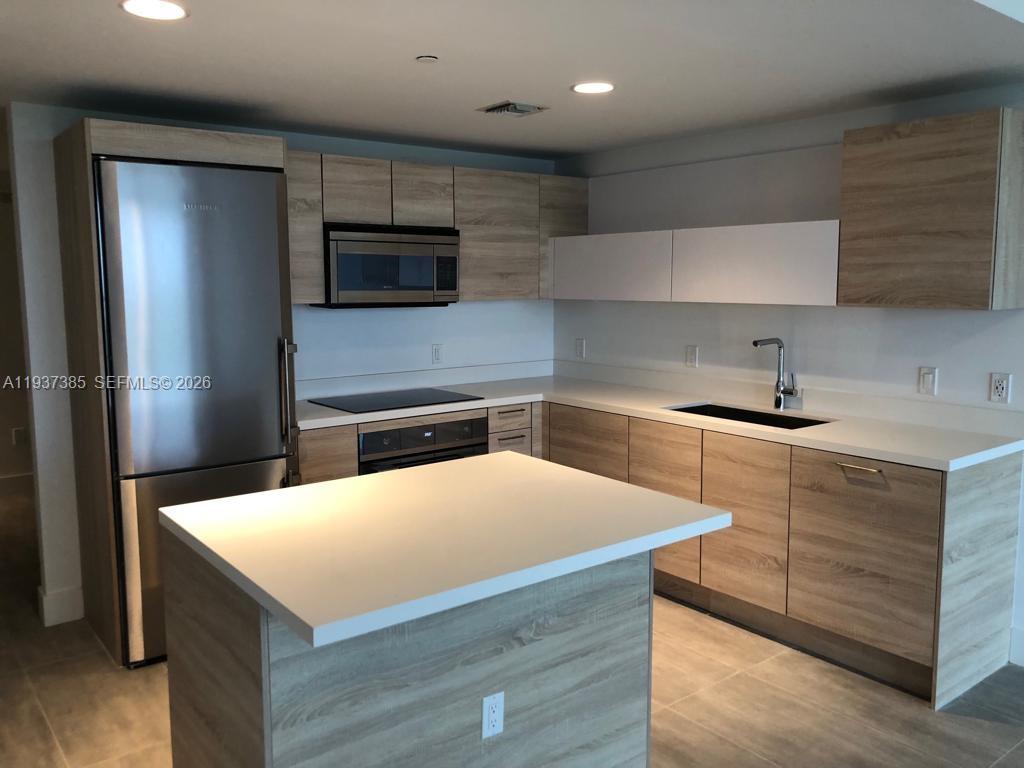 16385 BISCAYNE BLVD #1005, North Miami Beach FL 33160