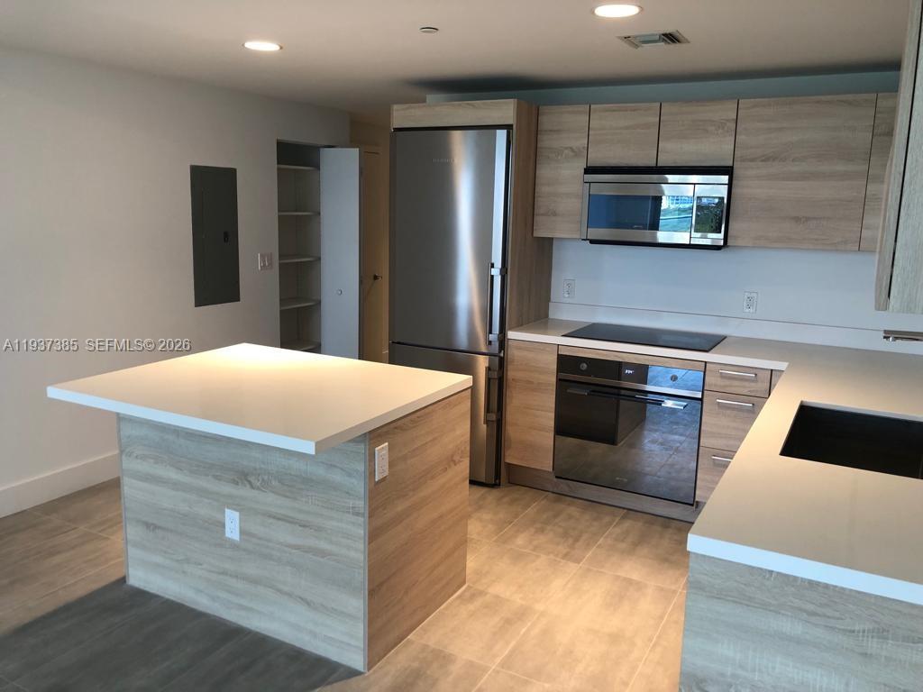 16385 BISCAYNE BLVD #1005, North Miami Beach FL 33160