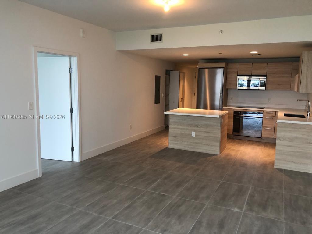 16385 BISCAYNE BLVD #1005, North Miami Beach FL 33160