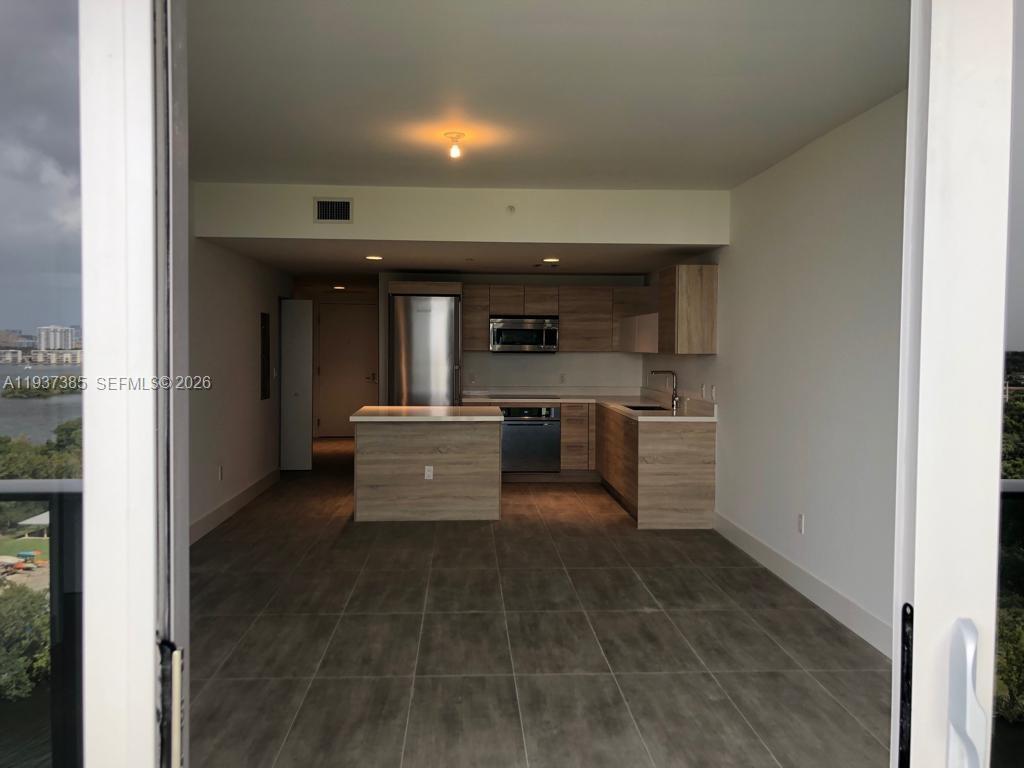 16385 BISCAYNE BLVD #1005, North Miami Beach FL 33160