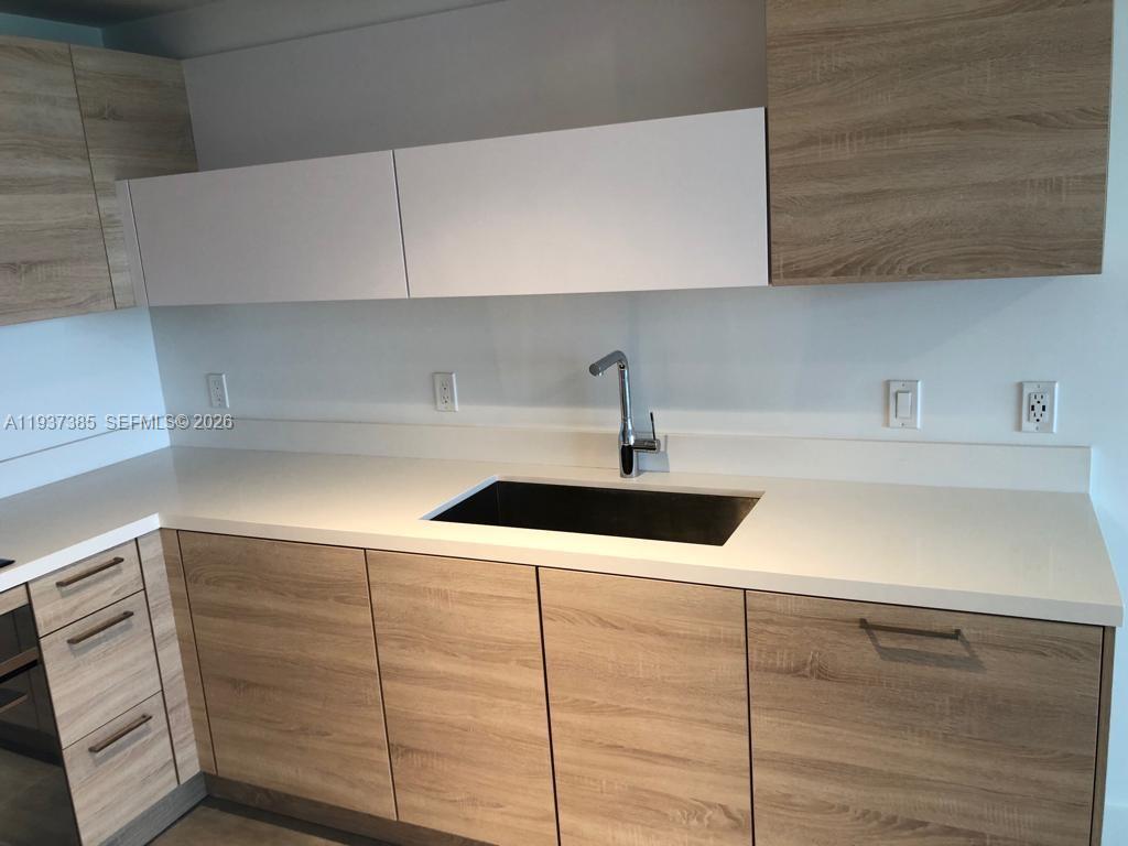 16385 BISCAYNE BLVD #1005, North Miami Beach FL 33160