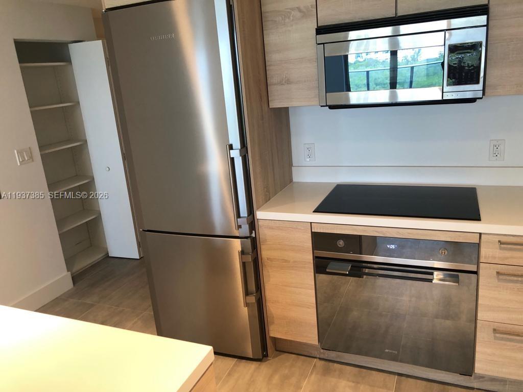 16385 BISCAYNE BLVD #1005, North Miami Beach FL 33160