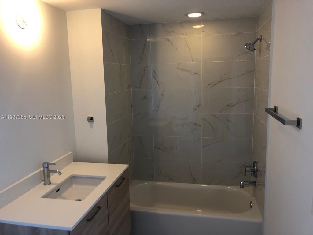 16385 BISCAYNE BLVD #1005, North Miami Beach FL 33160