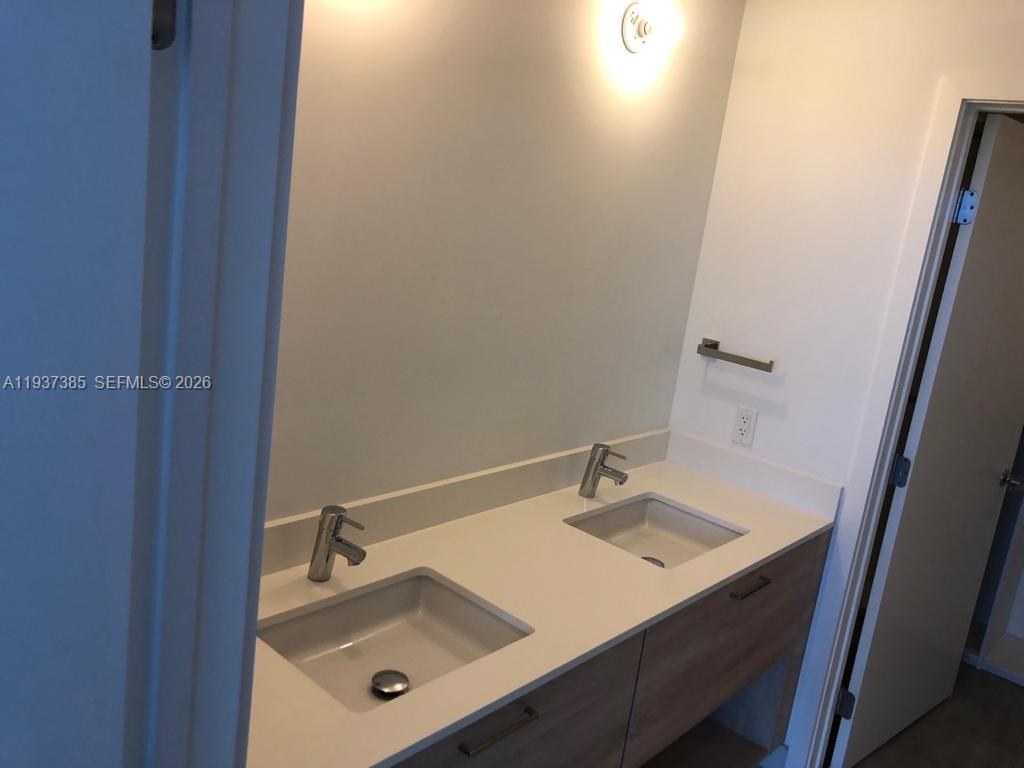 16385 BISCAYNE BLVD #1005, North Miami Beach FL 33160