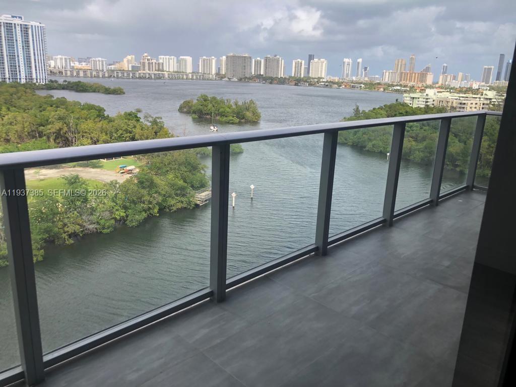 16385 BISCAYNE BLVD #1005, North Miami Beach FL 33160