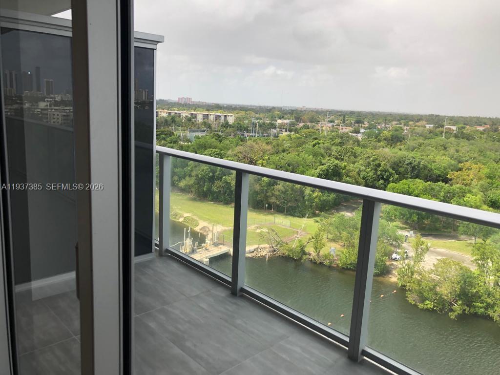 16385 BISCAYNE BLVD #1005, North Miami Beach FL 33160