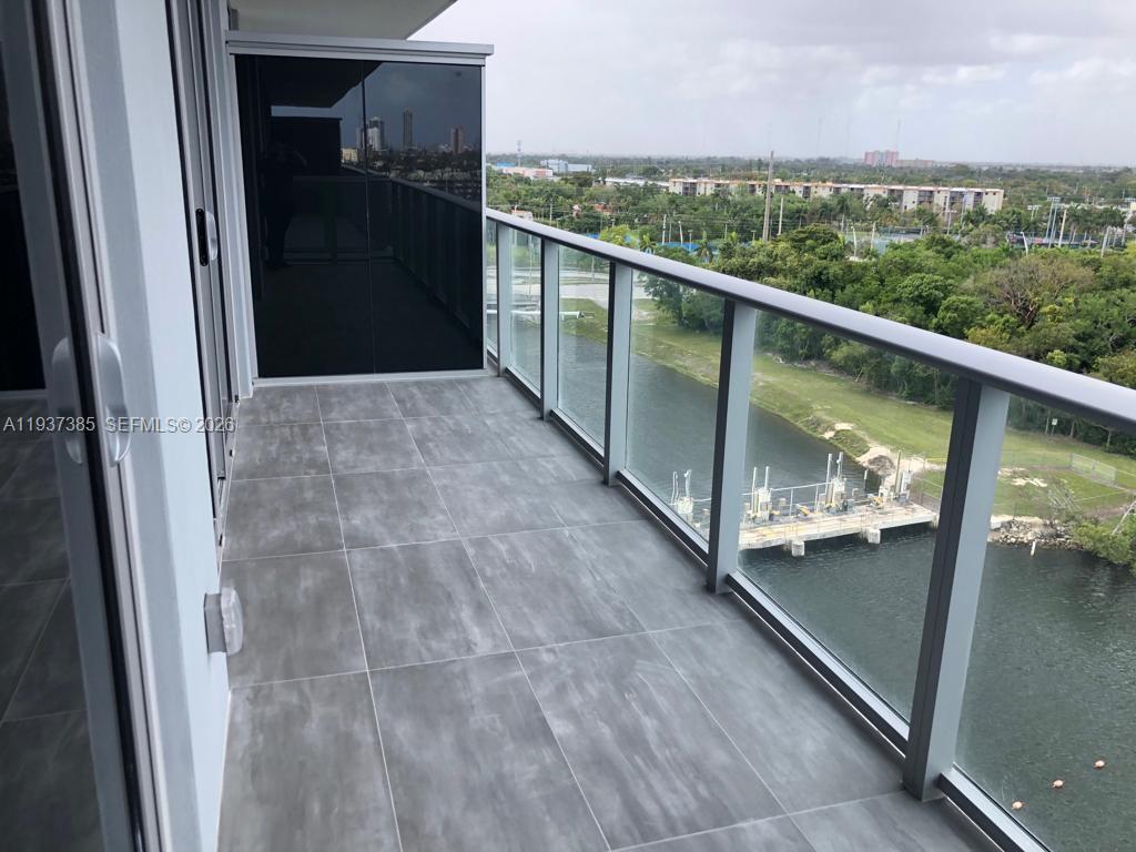 16385 BISCAYNE BLVD #1005, North Miami Beach FL 33160
