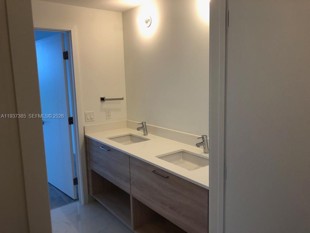 16385 BISCAYNE BLVD #1005, North Miami Beach FL 33160