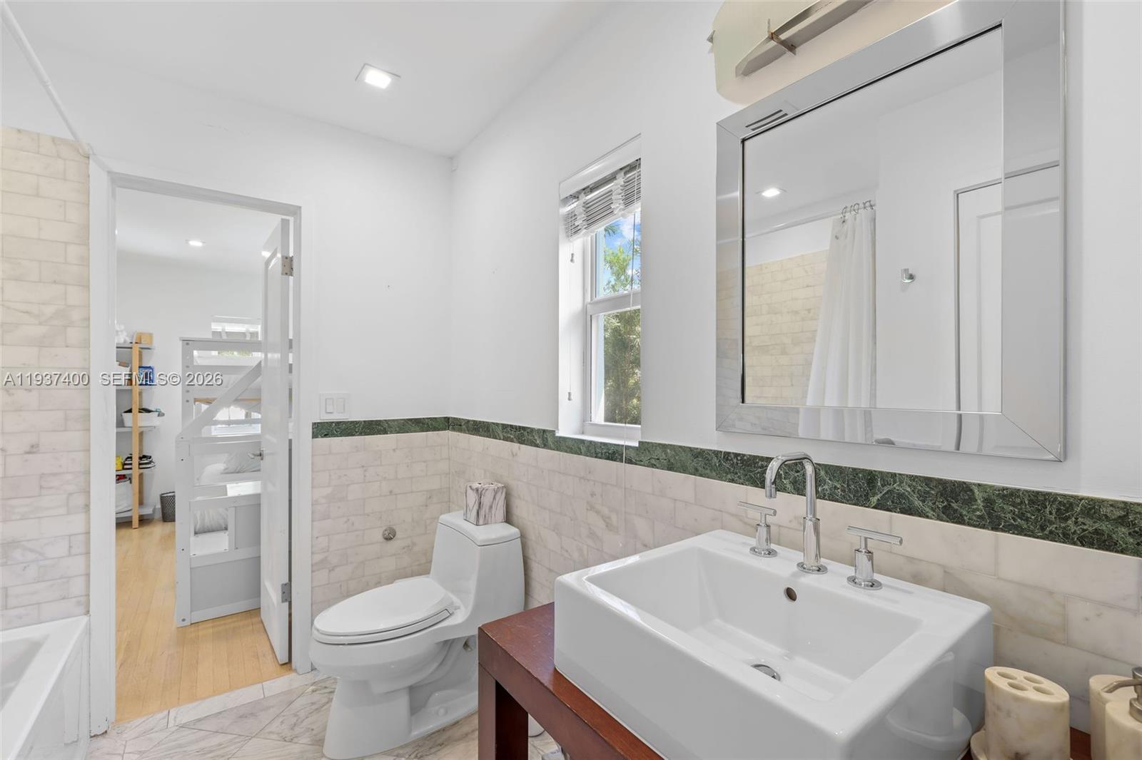 4490 Royal Palm Ave, Miami Beach FL 33140