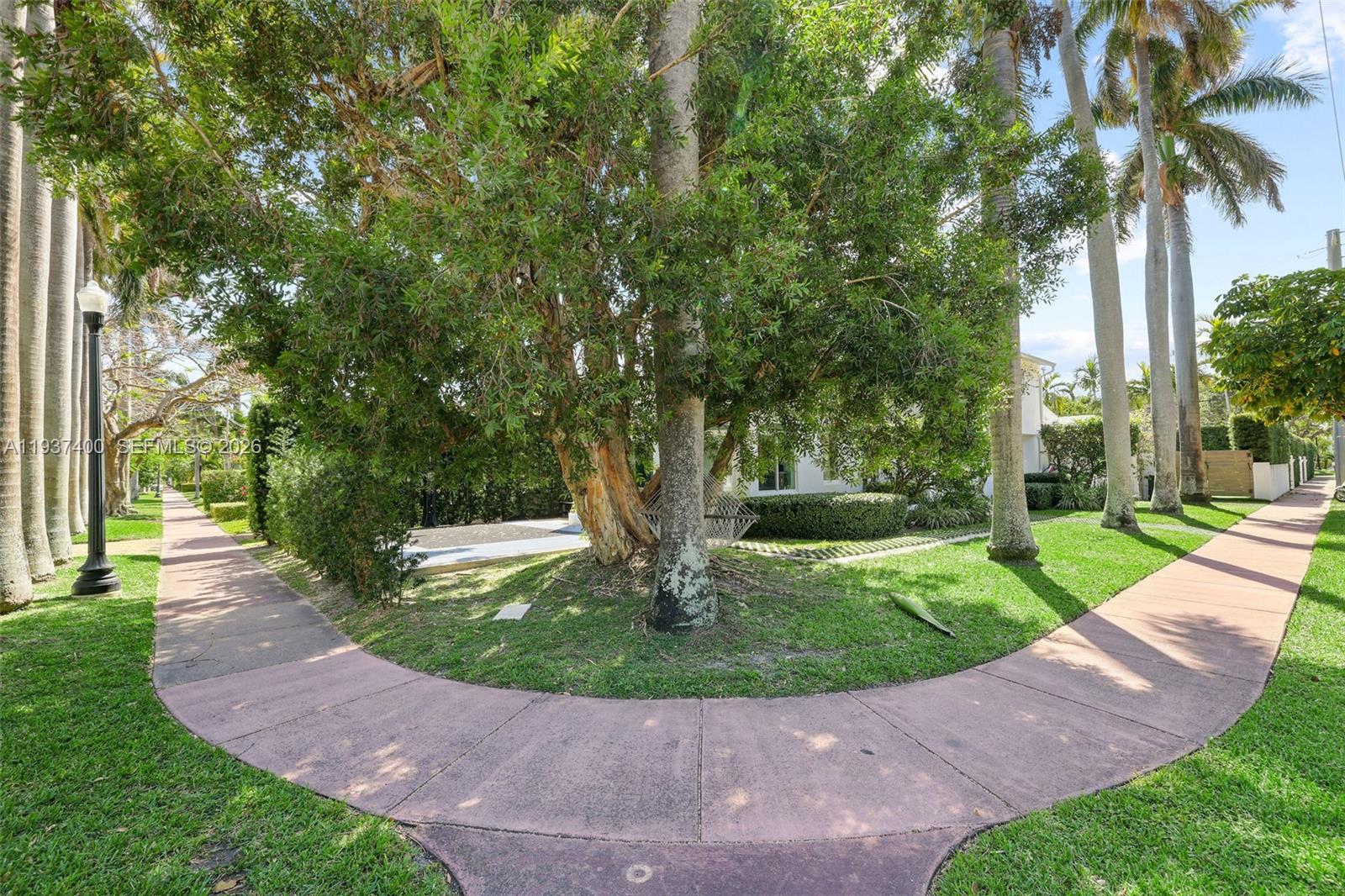 4490 Royal Palm Ave, Miami Beach FL 33140