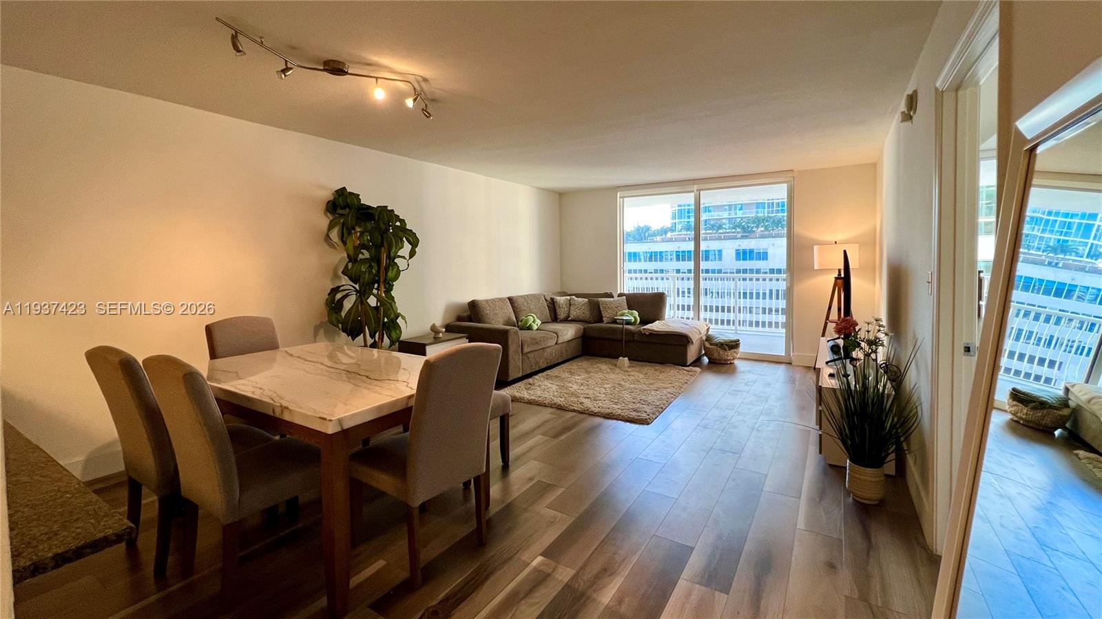 1200 Brickell Bay Dr #2018, Miami FL 33131