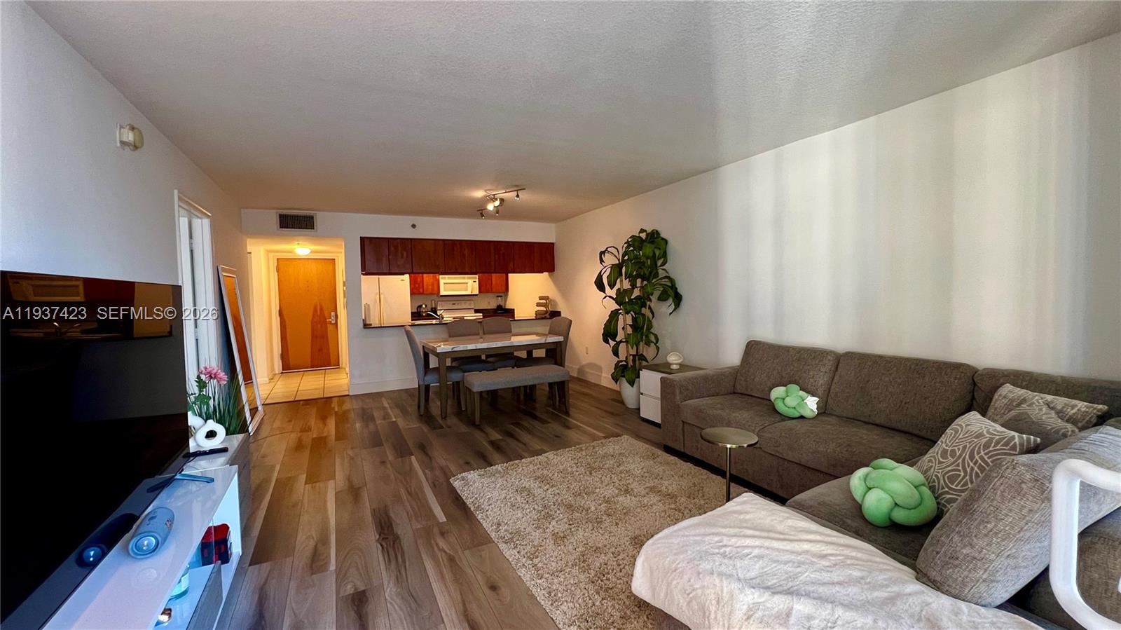1200 Brickell Bay Dr #2018, Miami FL 33131