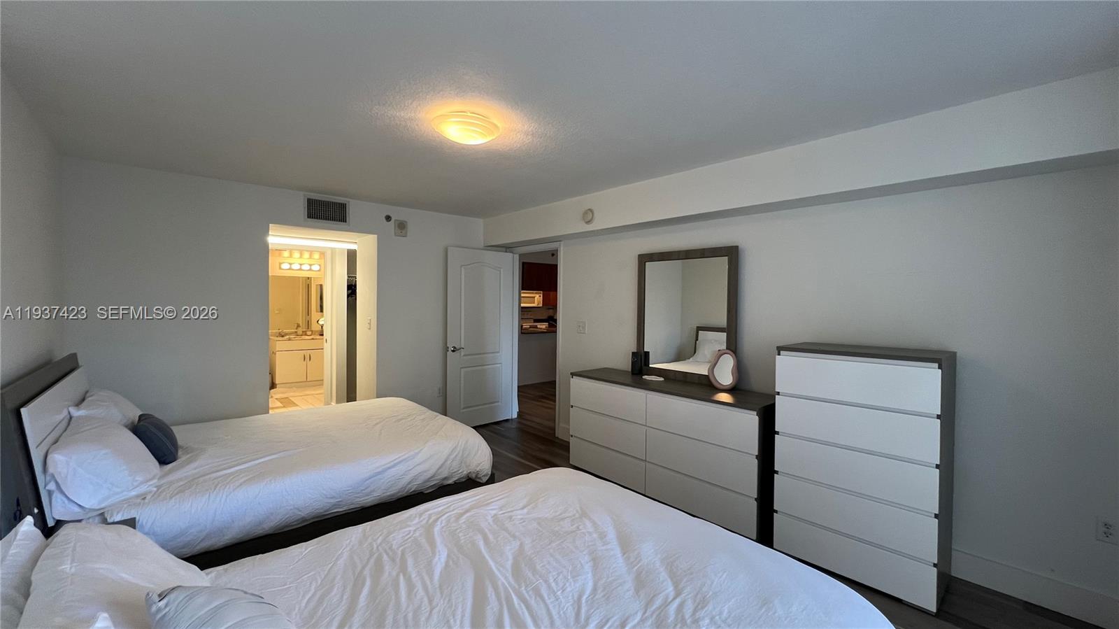 1200 Brickell Bay Dr #2018, Miami FL 33131