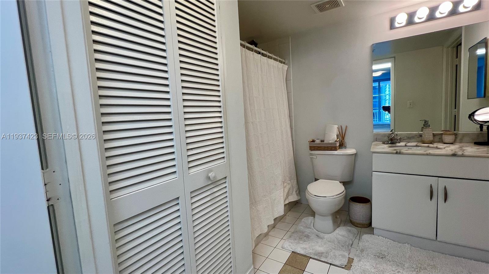 1200 Brickell Bay Dr #2018, Miami FL 33131