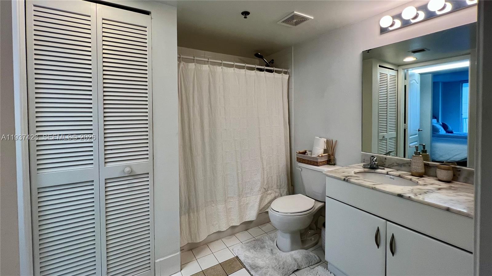 1200 Brickell Bay Dr #2018, Miami FL 33131