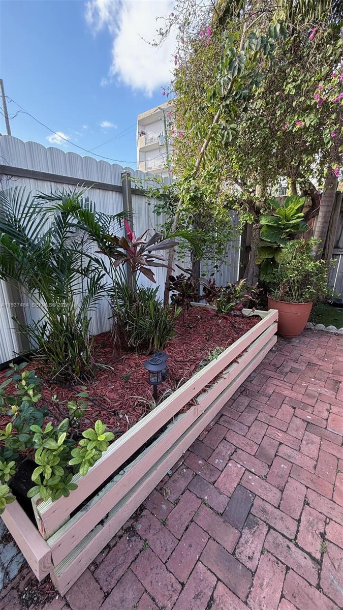 630 79th St #630, Miami Beach FL 33141