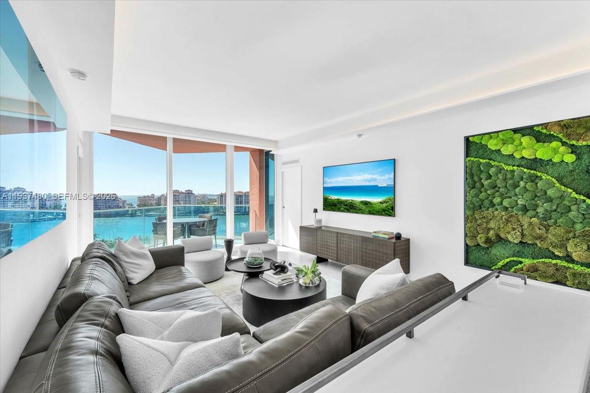 300 S Pointe Dr #1404, Miami Beach FL 33139