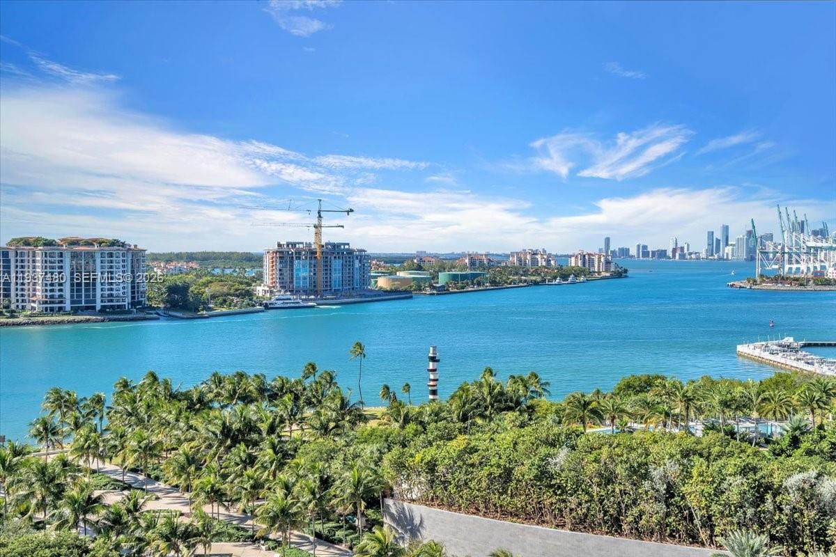 300 S Pointe Dr #1404, Miami Beach FL 33139