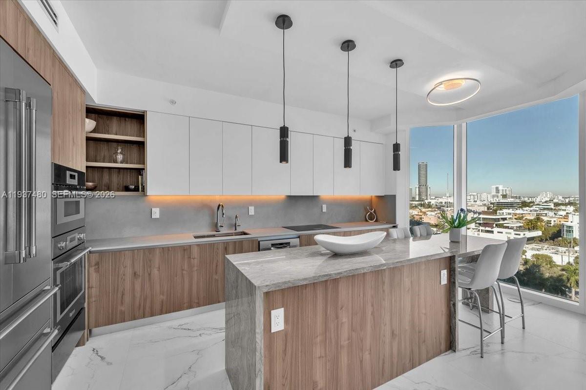 300 S Pointe Dr #1404, Miami Beach FL 33139