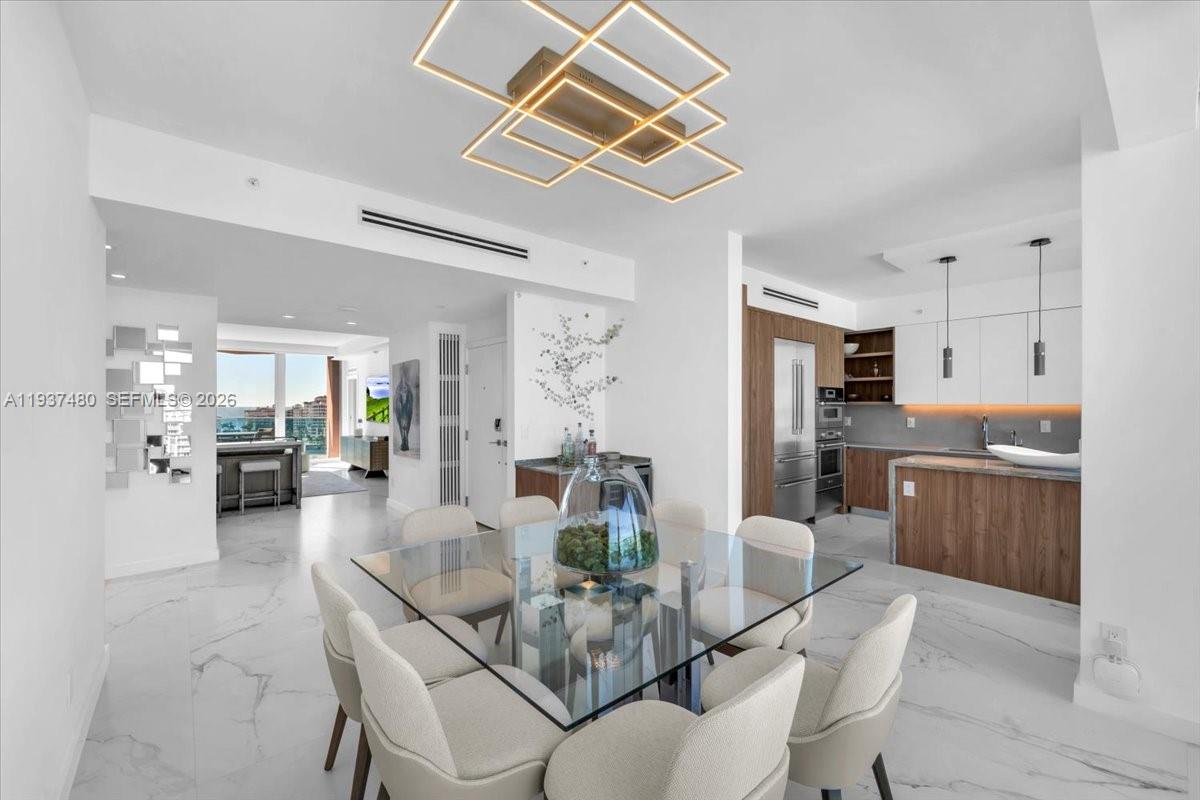 300 S Pointe Dr #1404, Miami Beach FL 33139