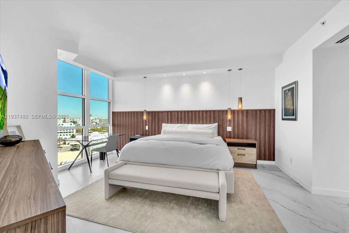 300 S Pointe Dr #1404, Miami Beach FL 33139