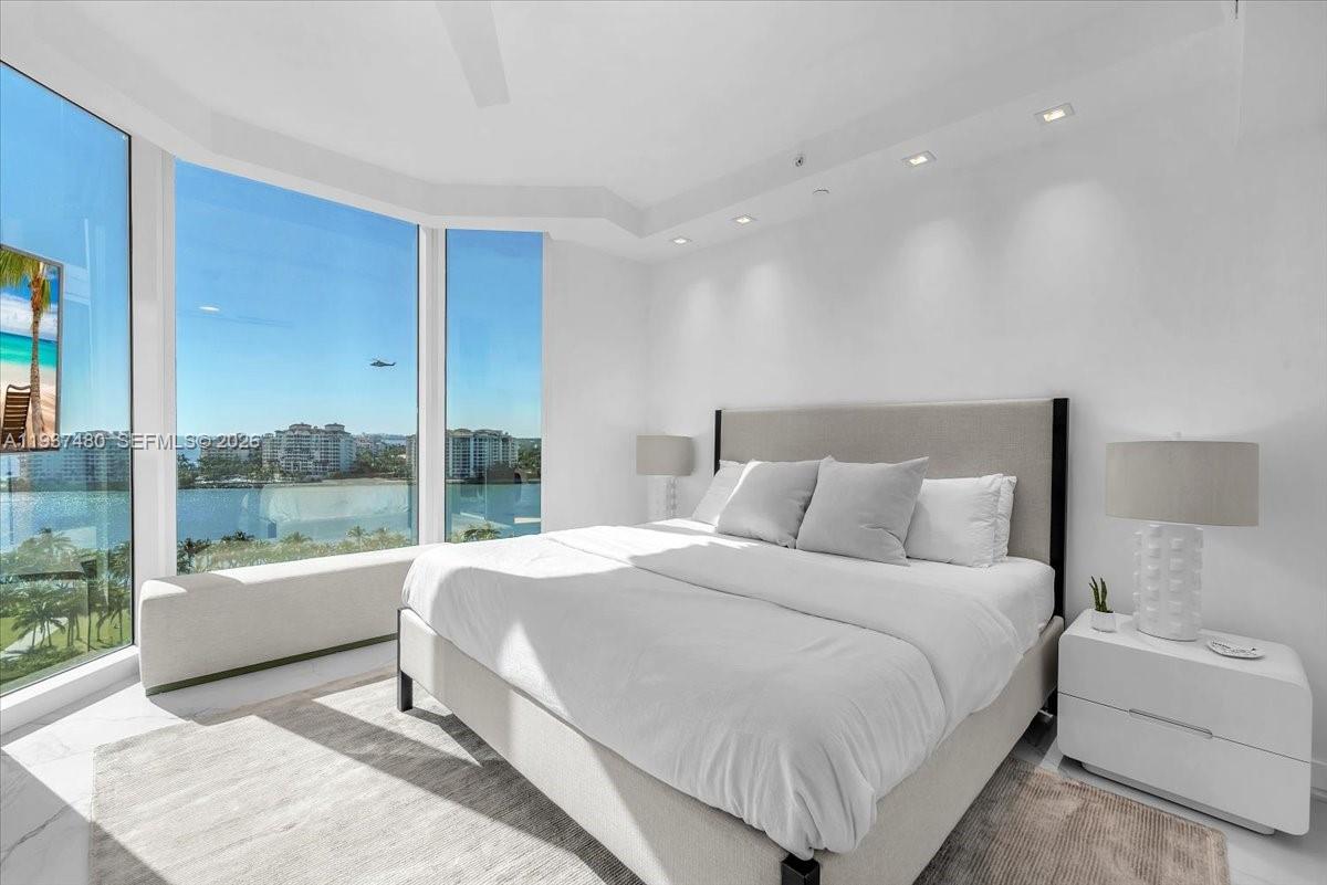 300 S Pointe Dr #1404, Miami Beach FL 33139