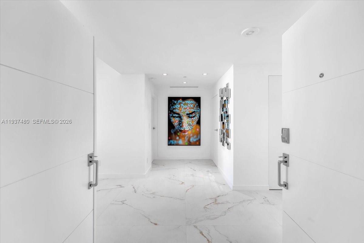 300 S Pointe Dr #1404, Miami Beach FL 33139