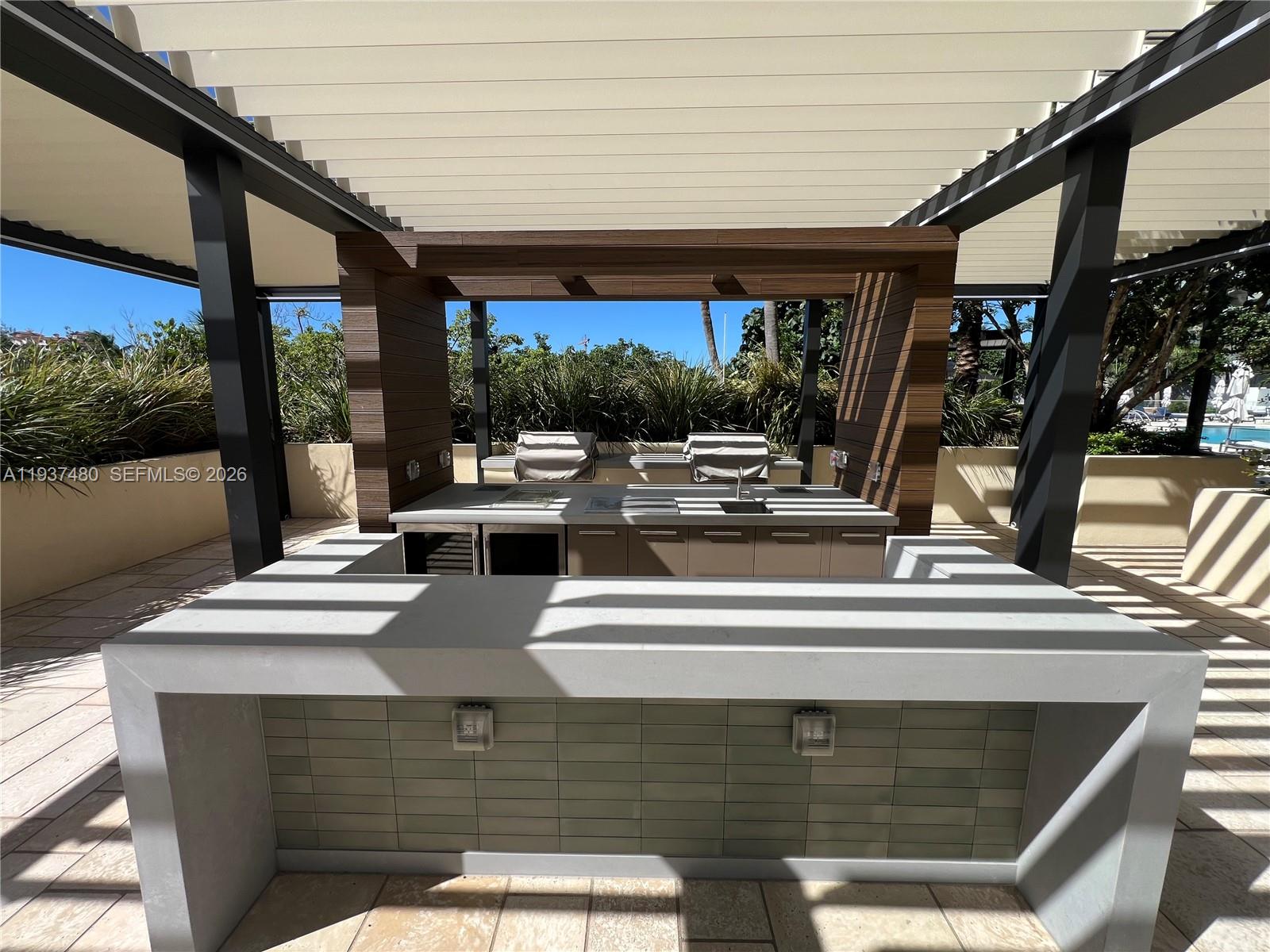 300 S Pointe Dr #1404, Miami Beach FL 33139