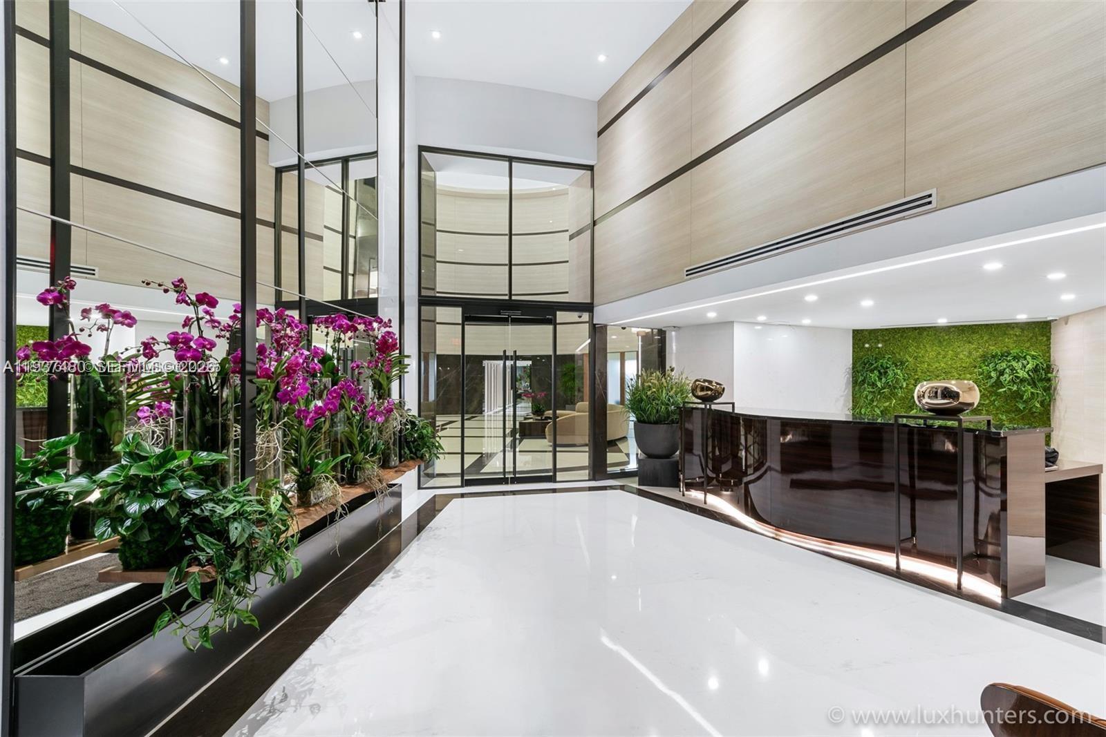 300 S Pointe Dr #1404, Miami Beach FL 33139