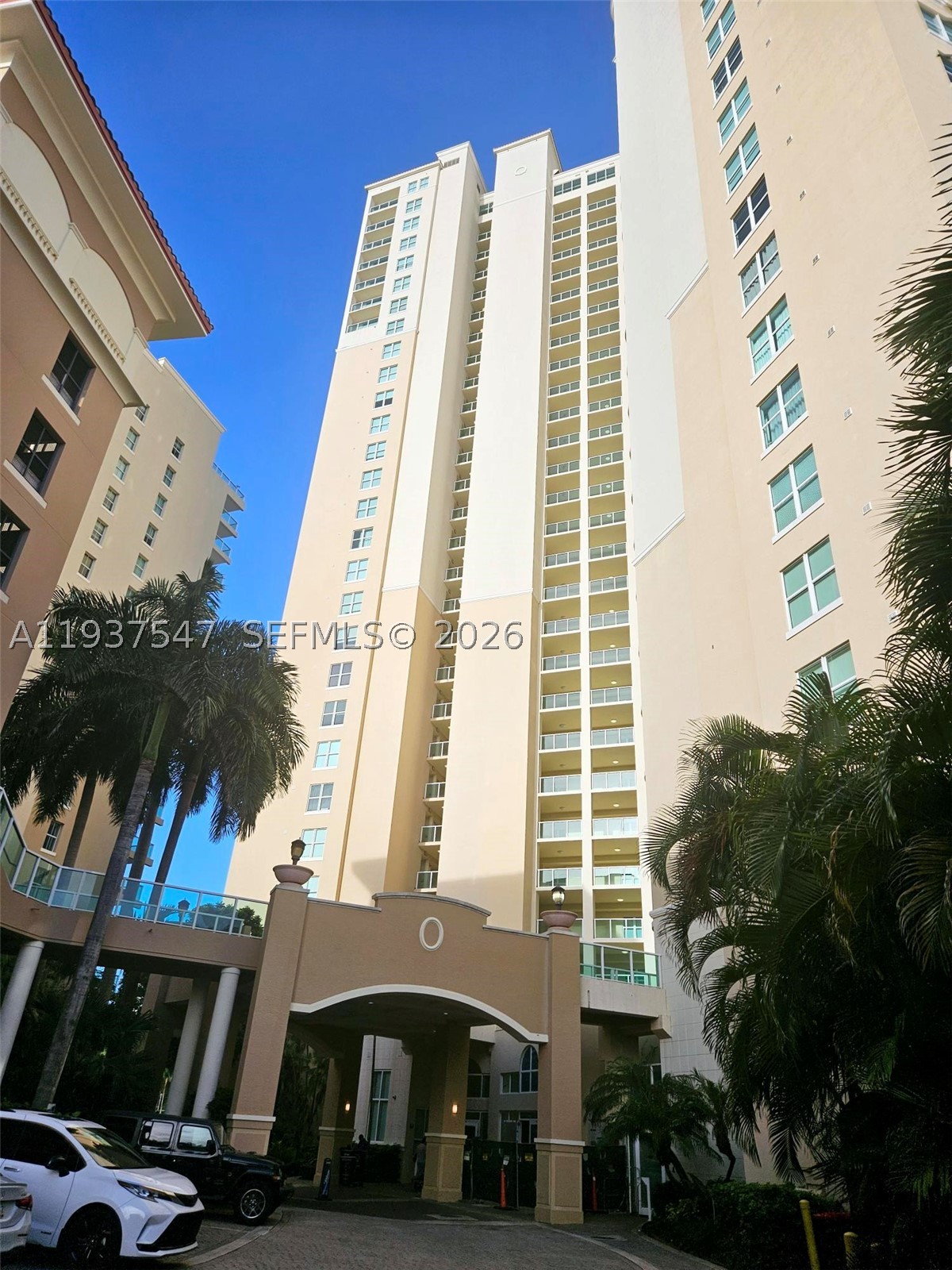 3330 NE 190th St #MPH15, Aventura FL 33180