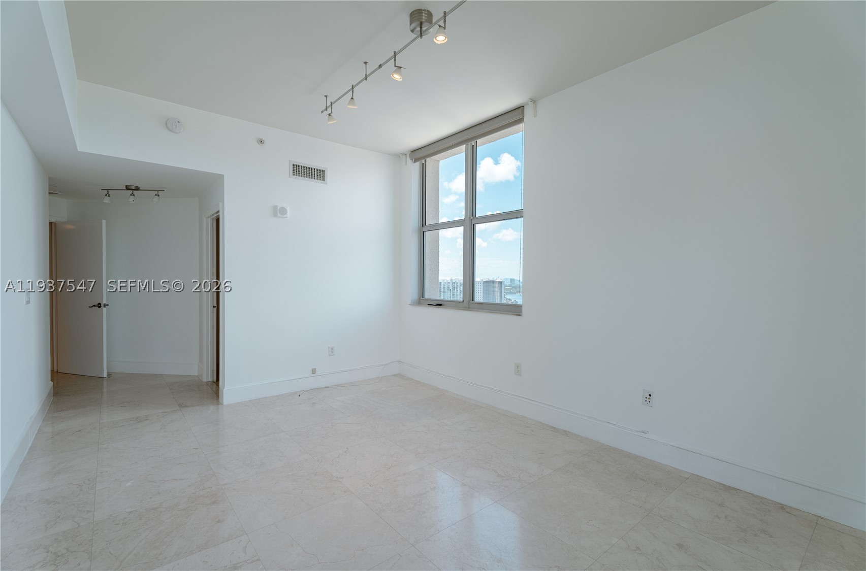 3330 NE 190th St #MPH15, Aventura FL 33180