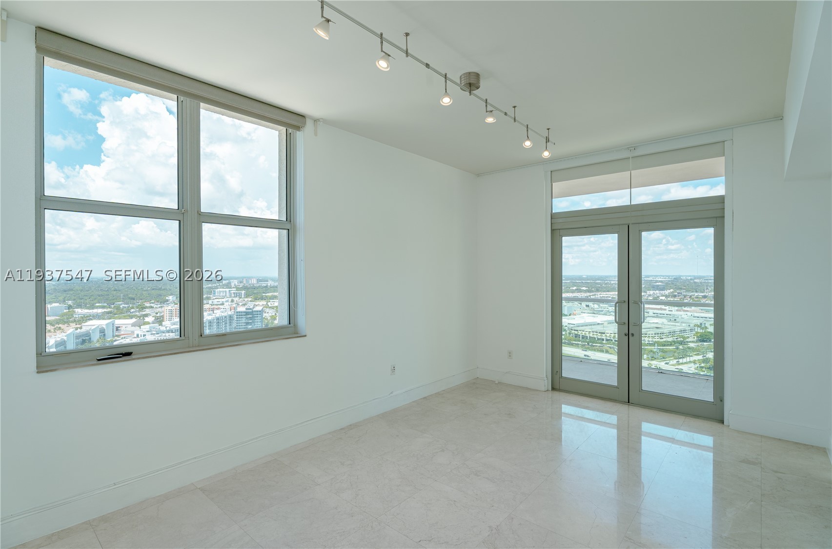 3330 NE 190th St #MPH15, Aventura FL 33180