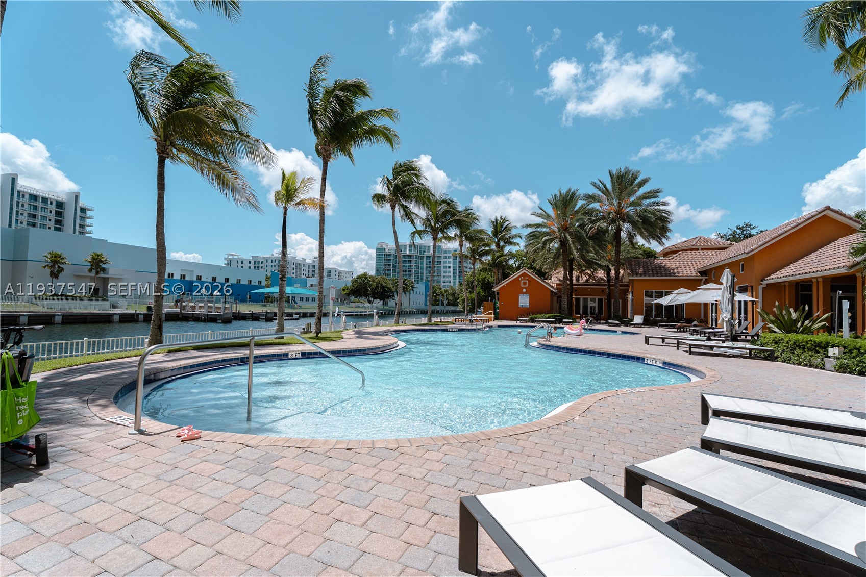 3330 NE 190th St #MPH15, Aventura FL 33180