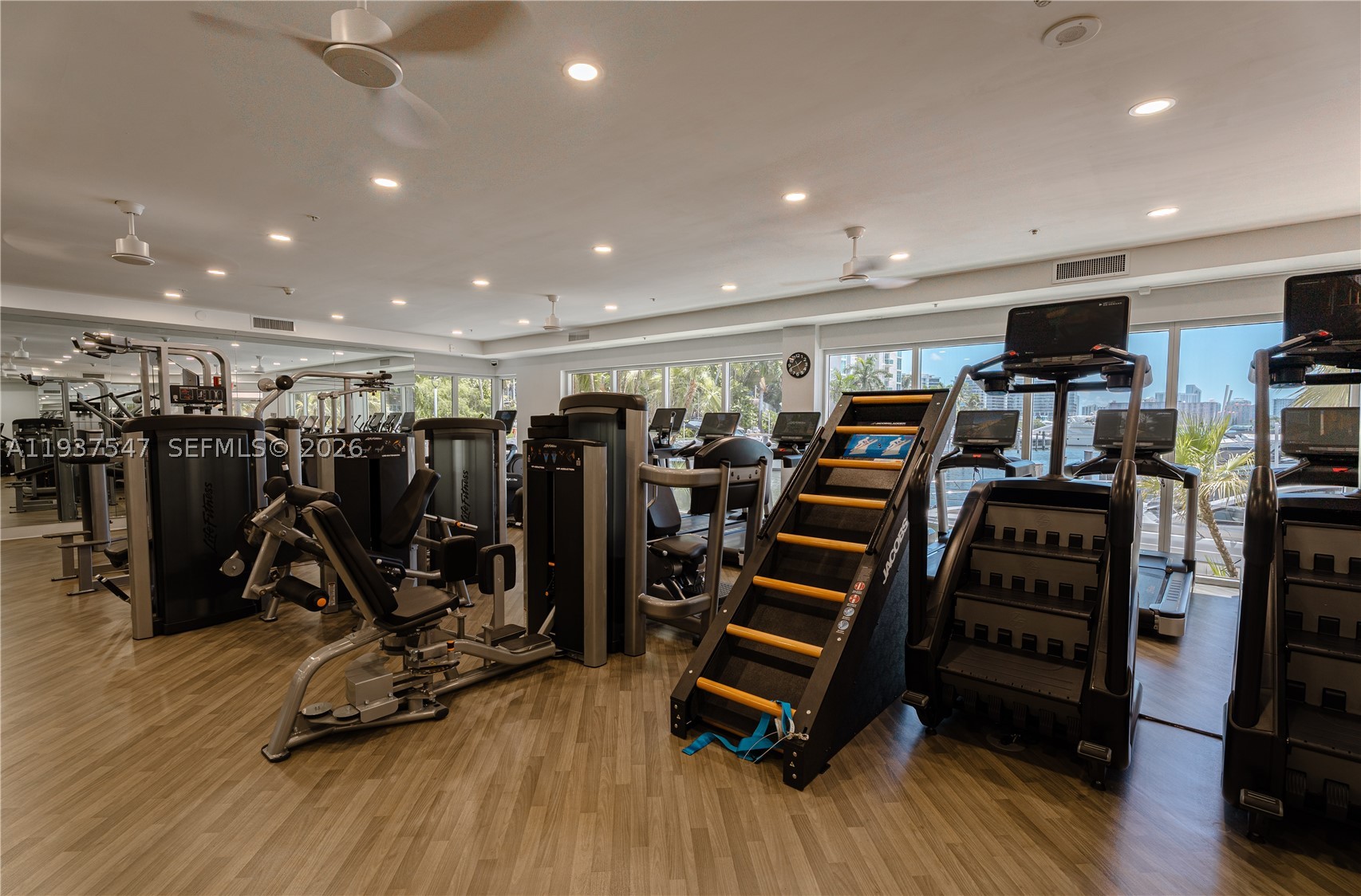 3330 NE 190th St #MPH15, Aventura FL 33180