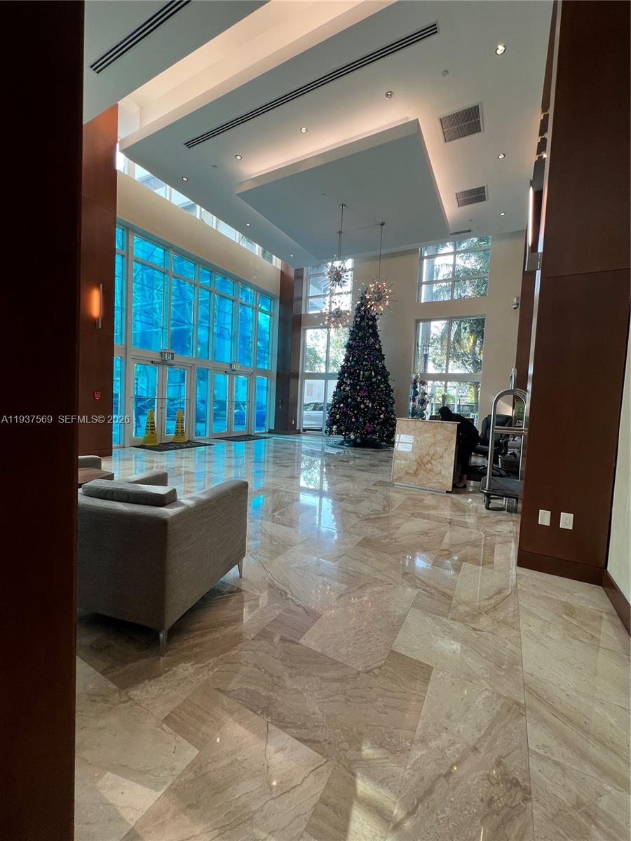 31 SE 5th St #3308, Miami FL 33131